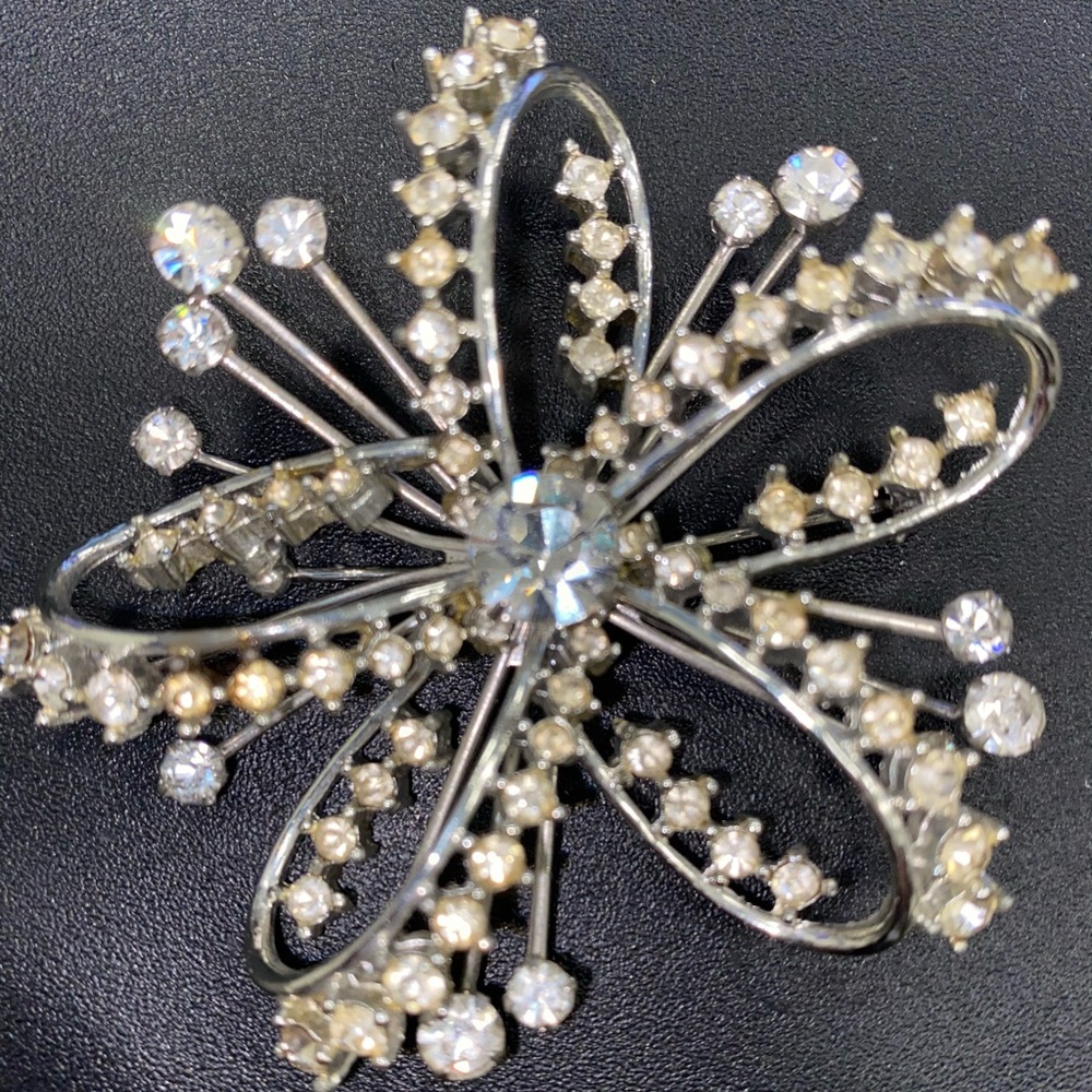 Vintage brooch with rhinestones
